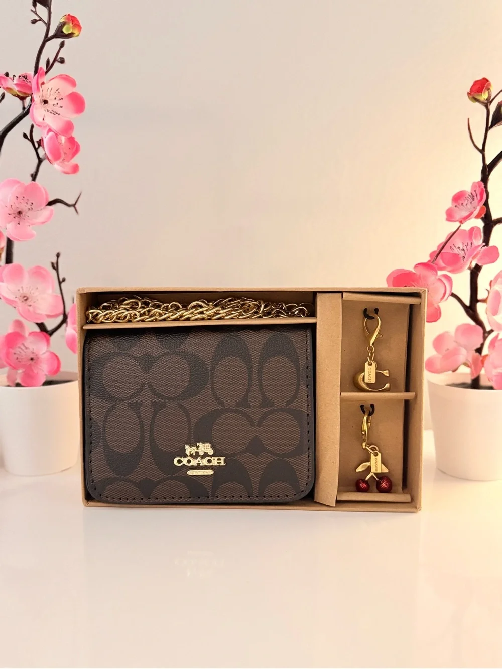 Coach Wallet😍💗 My website: .okyslumiere.com